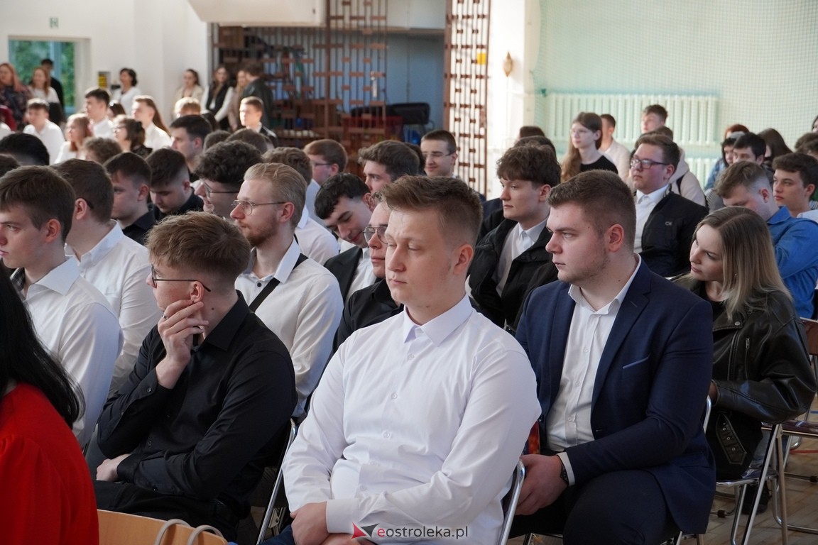 Zakończenie roku maturzystów w ZSZ Nr 3 w Ostrołęce [26.04.2024] - zdjęcie #26 - eOstroleka.pl