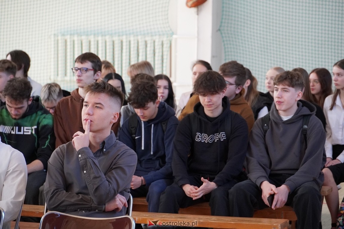 Zakończenie roku maturzystów w ZSZ Nr 3 w Ostrołęce [26.04.2024] - zdjęcie #25 - eOstroleka.pl