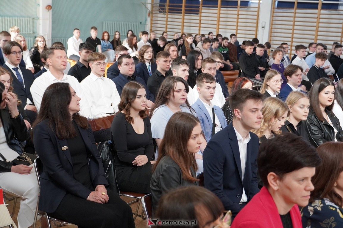 Zakończenie roku maturzystów w ZSZ Nr 3 w Ostrołęce [26.04.2024] - zdjęcie #19 - eOstroleka.pl