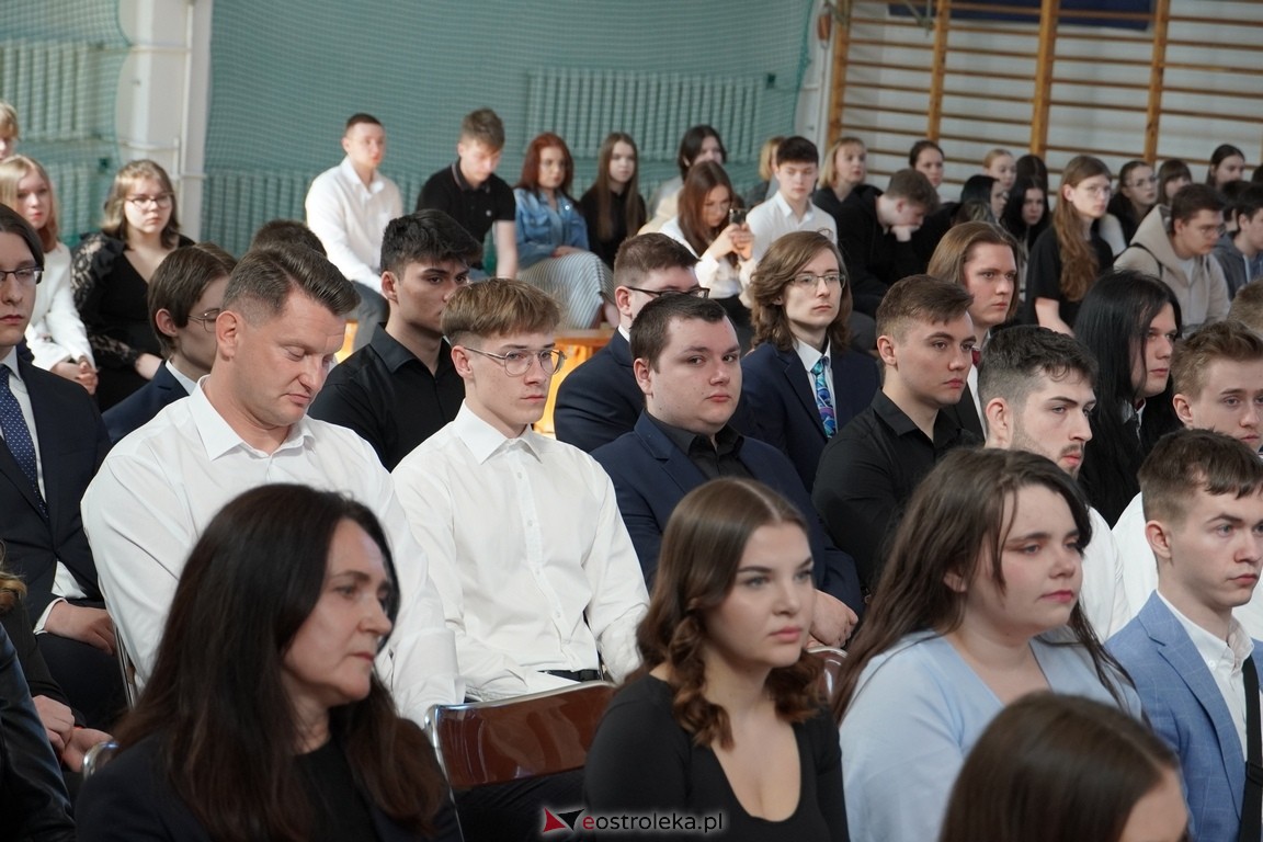 Zakończenie roku maturzystów w ZSZ Nr 3 w Ostrołęce [26.04.2024] - zdjęcie #18 - eOstroleka.pl