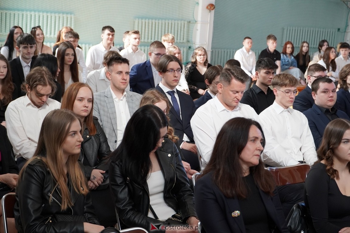 Zakończenie roku maturzystów w ZSZ Nr 3 w Ostrołęce [26.04.2024] - zdjęcie #17 - eOstroleka.pl