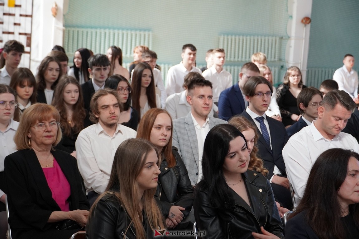 Zakończenie roku maturzystów w ZSZ Nr 3 w Ostrołęce [26.04.2024] - zdjęcie #16 - eOstroleka.pl
