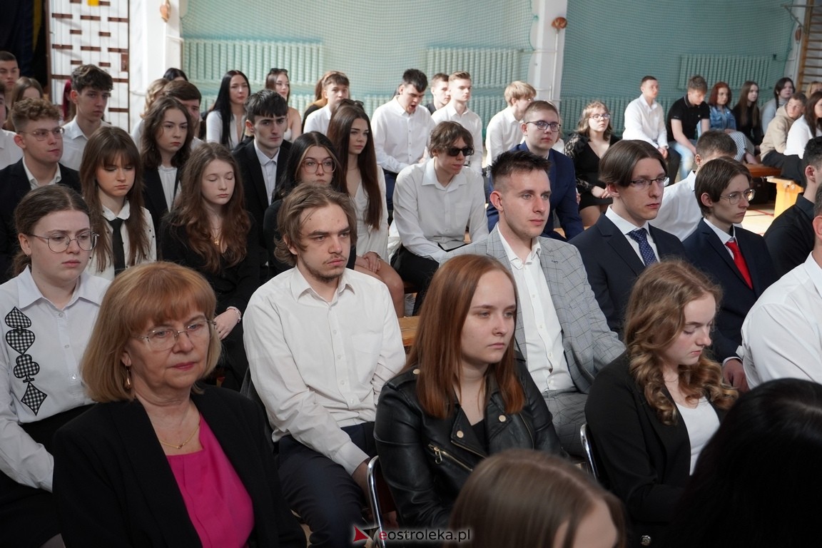 Zakończenie roku maturzystów w ZSZ Nr 3 w Ostrołęce [26.04.2024] - zdjęcie #14 - eOstroleka.pl