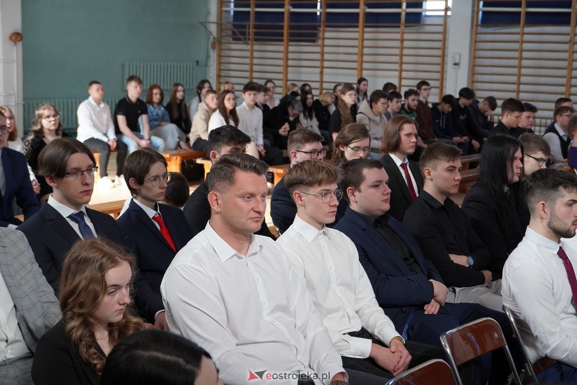 Zakończenie roku maturzystów w ZSZ Nr 3 w Ostrołęce [26.04.2024] - zdjęcie #13 - eOstroleka.pl