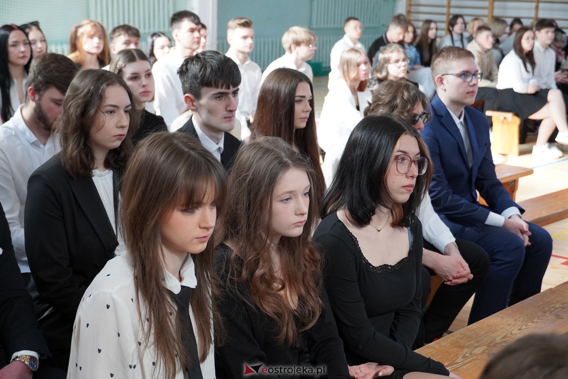 Zakończenie roku maturzystów w ZSZ Nr 3 w Ostrołęce [26.04.2024] - zdjęcie #12 - eOstroleka.pl