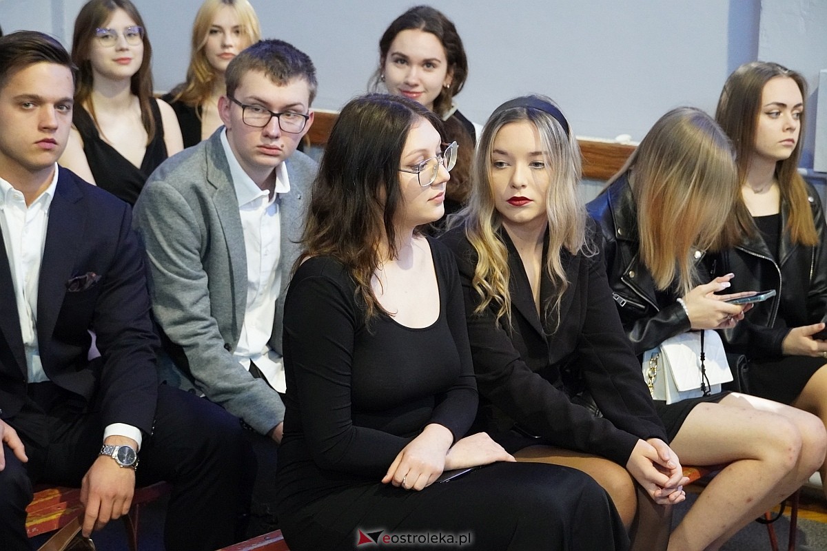 Zakończenie roku szkolnego w I Liceum Ogólnokształcącym im. gen Józefa Bema w Ostrołęce [26.04.2024] - zdjęcie #108 - eOstroleka.pl