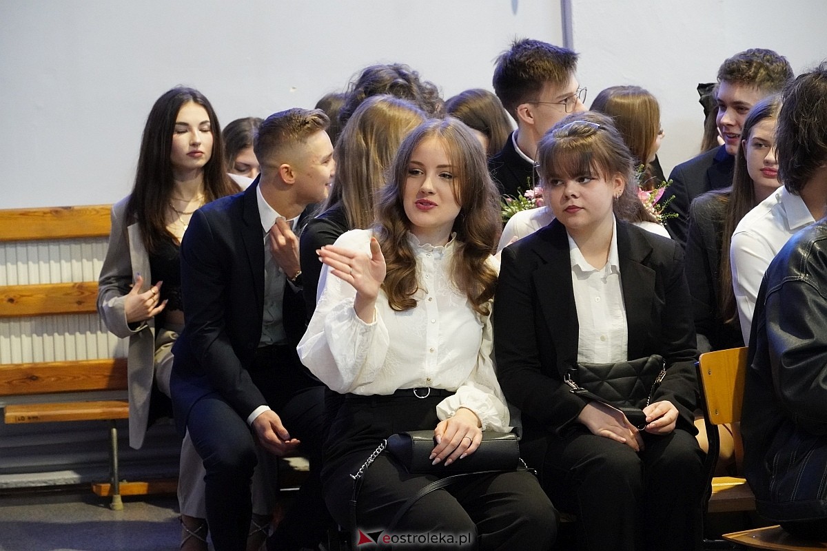 Zakończenie roku szkolnego w I Liceum Ogólnokształcącym im. gen Józefa Bema w Ostrołęce [26.04.2024] - zdjęcie #100 - eOstroleka.pl