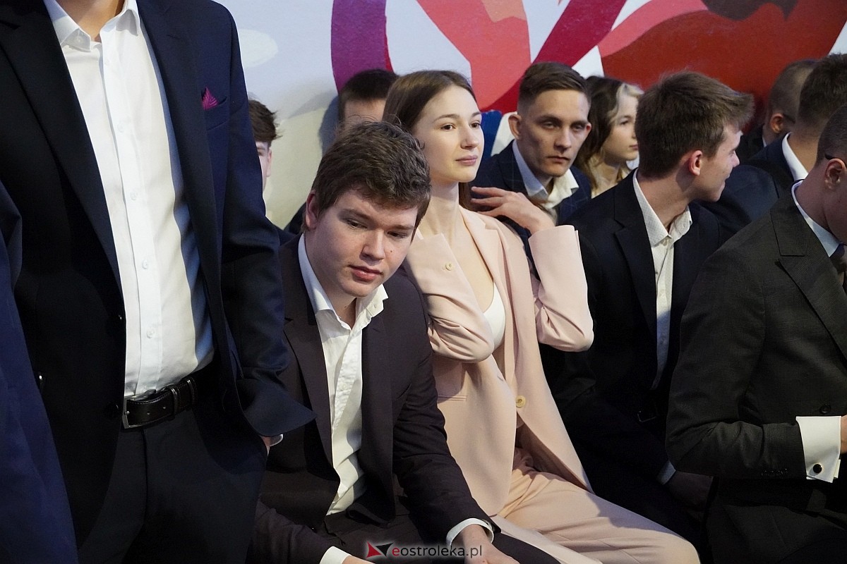 Zakończenie roku szkolnego w I Liceum Ogólnokształcącym im. gen Józefa Bema w Ostrołęce [26.04.2024] - zdjęcie #99 - eOstroleka.pl