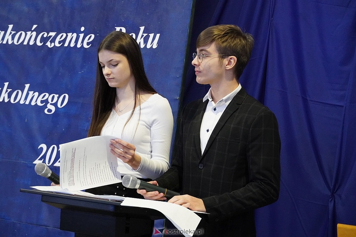 Zakończenie roku szkolnego w I Liceum Ogólnokształcącym im. gen Józefa Bema w Ostrołęce [26.04.2024] - zdjęcie #94 - eOstroleka.pl