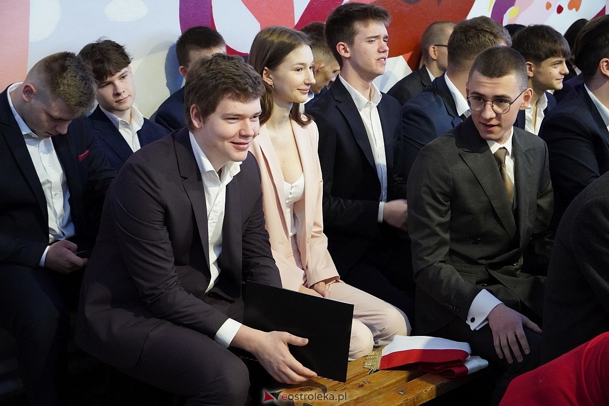 Zakończenie roku szkolnego w I Liceum Ogólnokształcącym im. gen Józefa Bema w Ostrołęce [26.04.2024] - zdjęcie #92 - eOstroleka.pl