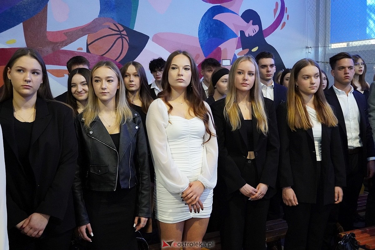 Zakończenie roku szkolnego w I Liceum Ogólnokształcącym im. gen Józefa Bema w Ostrołęce [26.04.2024] - zdjęcie #71 - eOstroleka.pl