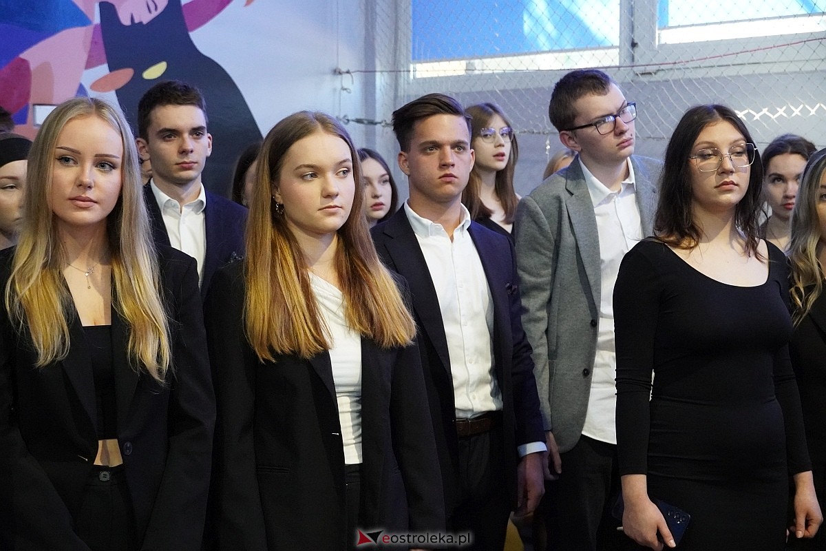 Zakończenie roku szkolnego w I Liceum Ogólnokształcącym im. gen Józefa Bema w Ostrołęce [26.04.2024] - zdjęcie #70 - eOstroleka.pl