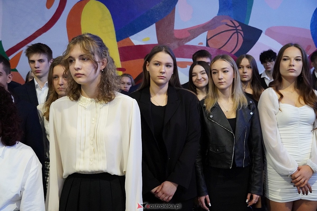 Zakończenie roku szkolnego w I Liceum Ogólnokształcącym im. gen Józefa Bema w Ostrołęce [26.04.2024] - zdjęcie #69 - eOstroleka.pl