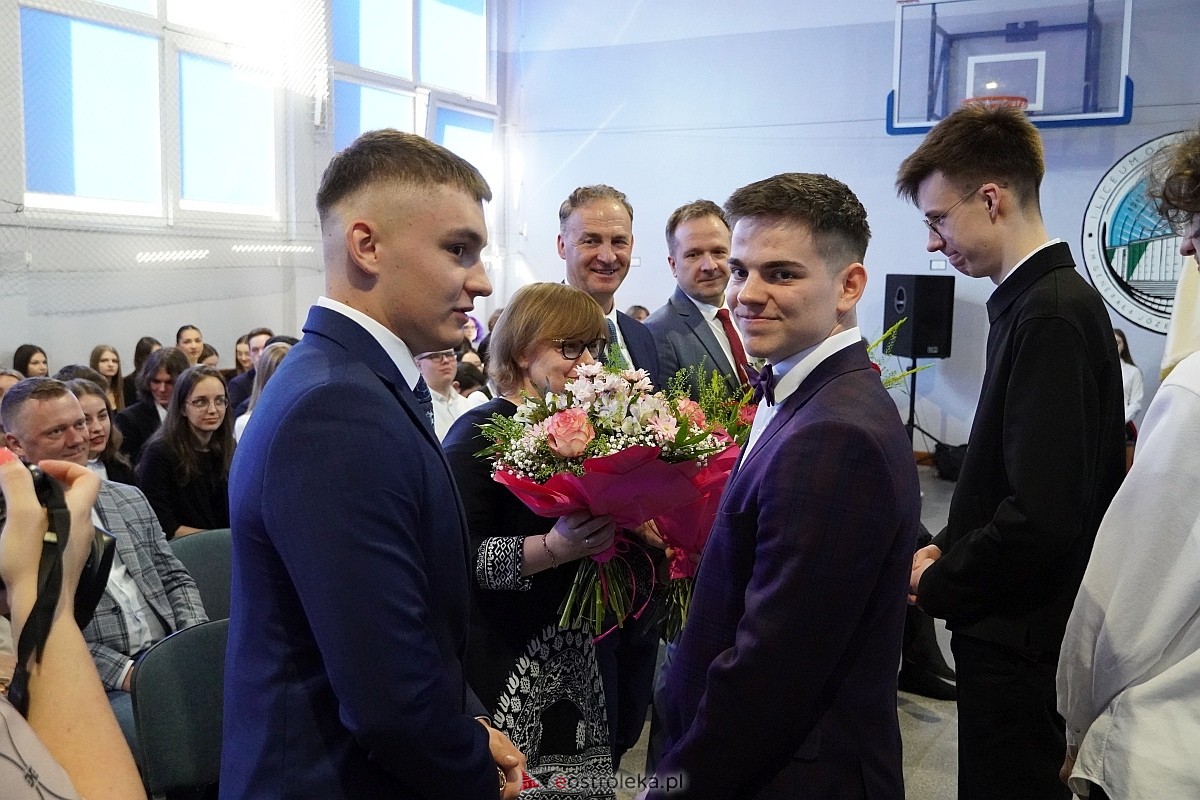 Zakończenie roku szkolnego w I Liceum Ogólnokształcącym im. gen Józefa Bema w Ostrołęce [26.04.2024] - zdjęcie #52 - eOstroleka.pl