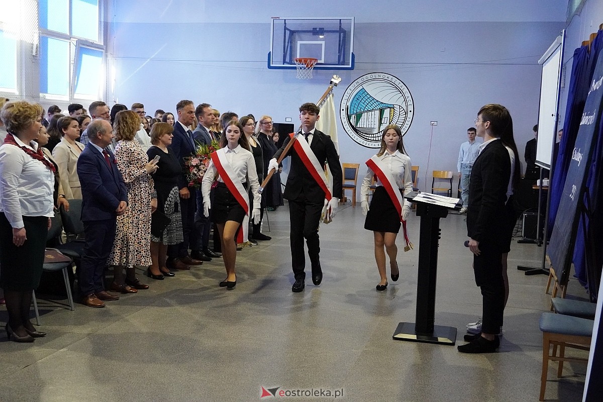 Zakończenie roku szkolnego w I Liceum Ogólnokształcącym im. gen Józefa Bema w Ostrołęce [26.04.2024] - zdjęcie #48 - eOstroleka.pl