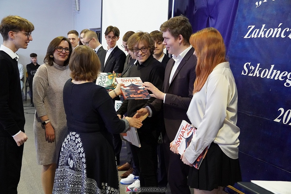 Zakończenie roku szkolnego w I Liceum Ogólnokształcącym im. gen Józefa Bema w Ostrołęce [26.04.2024] - zdjęcie #35 - eOstroleka.pl