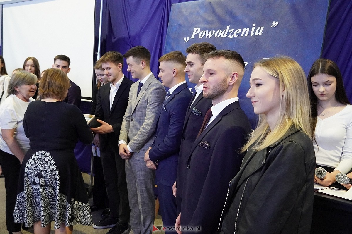 Zakończenie roku szkolnego w I Liceum Ogólnokształcącym im. gen Józefa Bema w Ostrołęce [26.04.2024] - zdjęcie #19 - eOstroleka.pl
