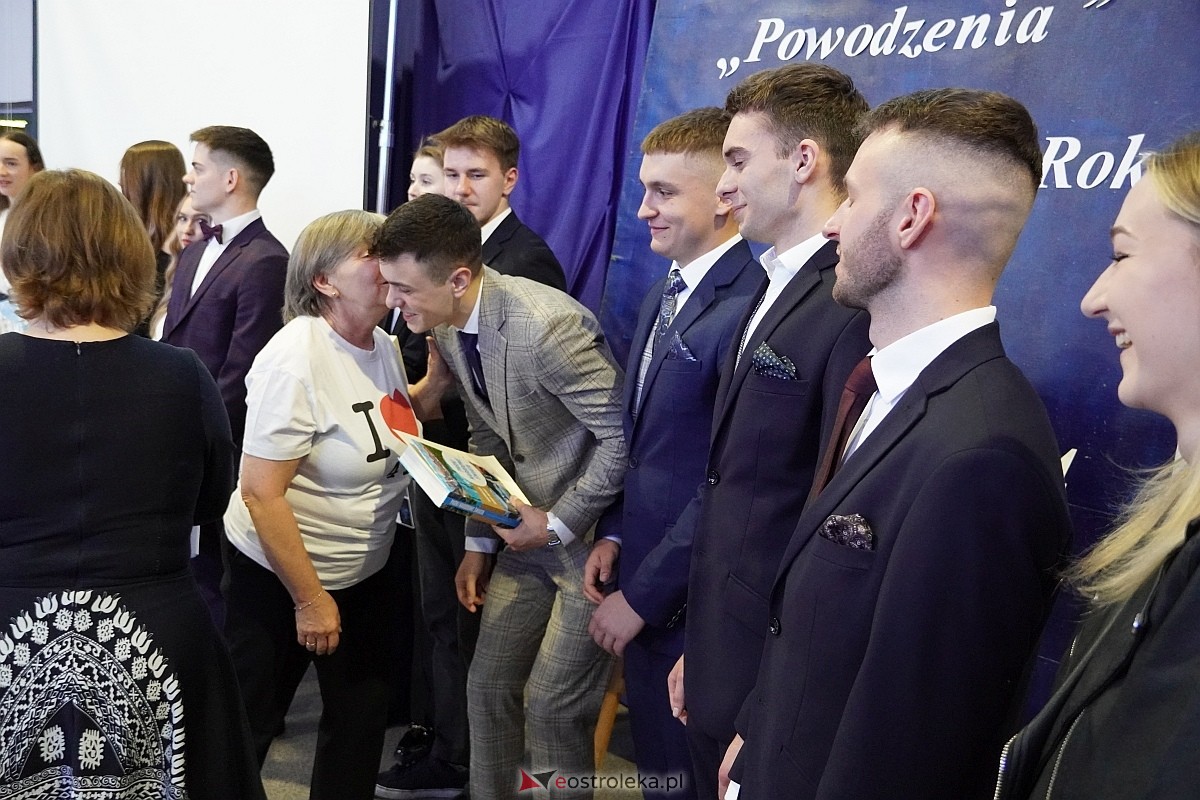 Zakończenie roku szkolnego w I Liceum Ogólnokształcącym im. gen Józefa Bema w Ostrołęce [26.04.2024] - zdjęcie #17 - eOstroleka.pl