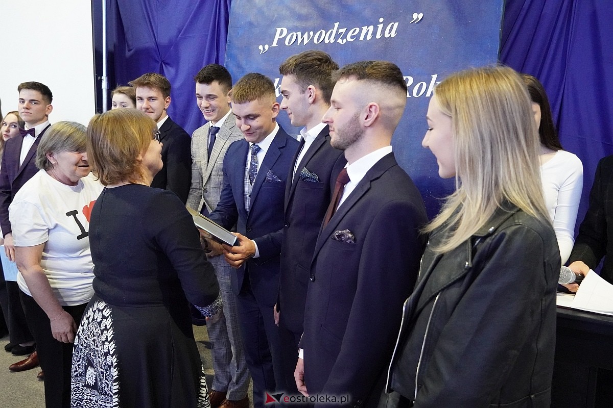 Zakończenie roku szkolnego w I Liceum Ogólnokształcącym im. gen Józefa Bema w Ostrołęce [26.04.2024] - zdjęcie #16 - eOstroleka.pl