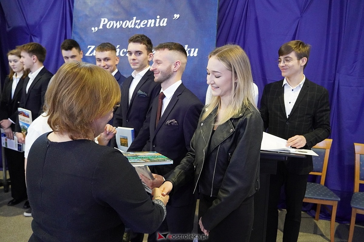 Zakończenie roku szkolnego w I Liceum Ogólnokształcącym im. gen Józefa Bema w Ostrołęce [26.04.2024] - zdjęcie #9 - eOstroleka.pl