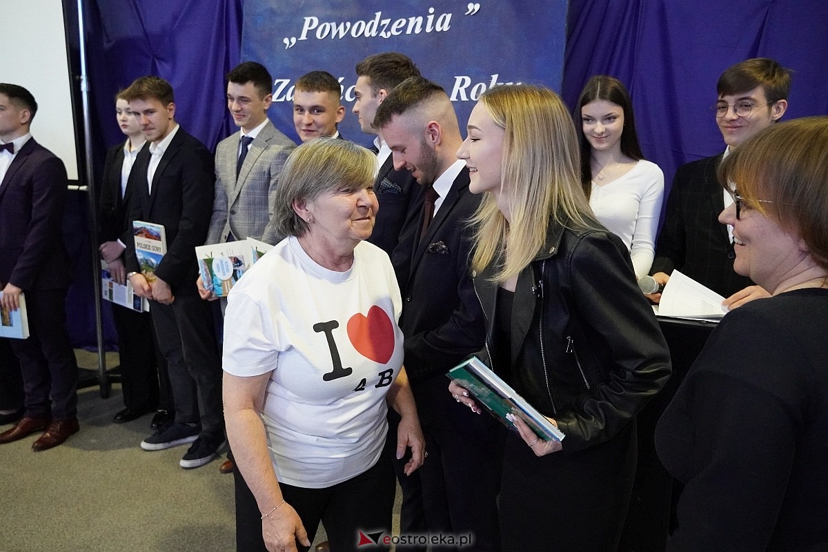 Zakończenie roku szkolnego w I Liceum Ogólnokształcącym im. gen Józefa Bema w Ostrołęce [26.04.2024] - zdjęcie #6 - eOstroleka.pl
