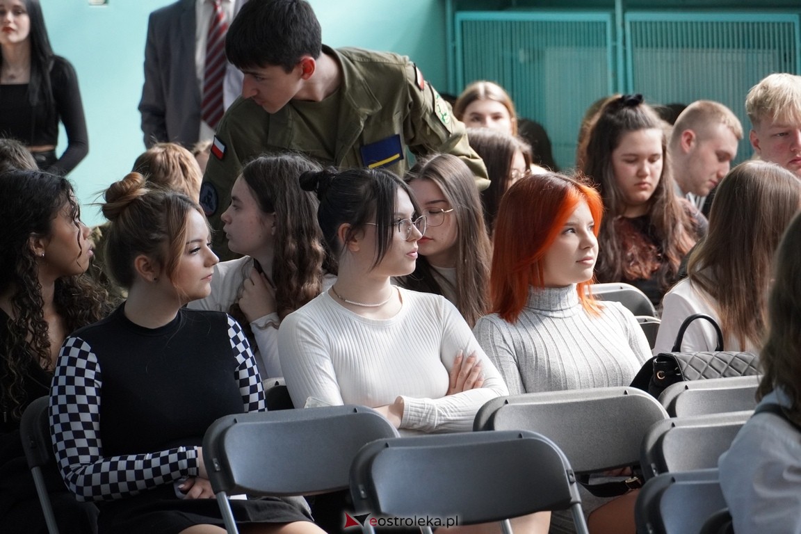 Zakończenie roku maturzystów w ZSZ Nr 2 w Ostrołęce [26.04.2024] - zdjęcie #60 - eOstroleka.pl