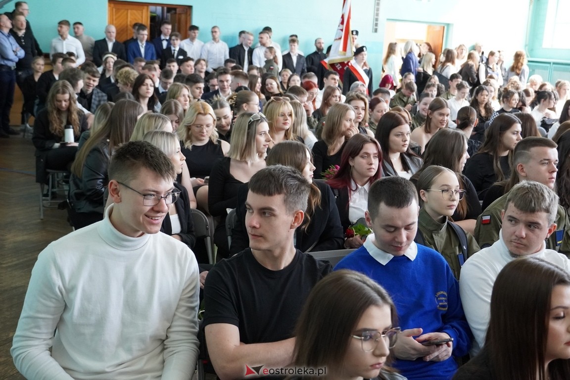 Zakończenie roku maturzystów w ZSZ Nr 2 w Ostrołęce [26.04.2024] - zdjęcie #17 - eOstroleka.pl