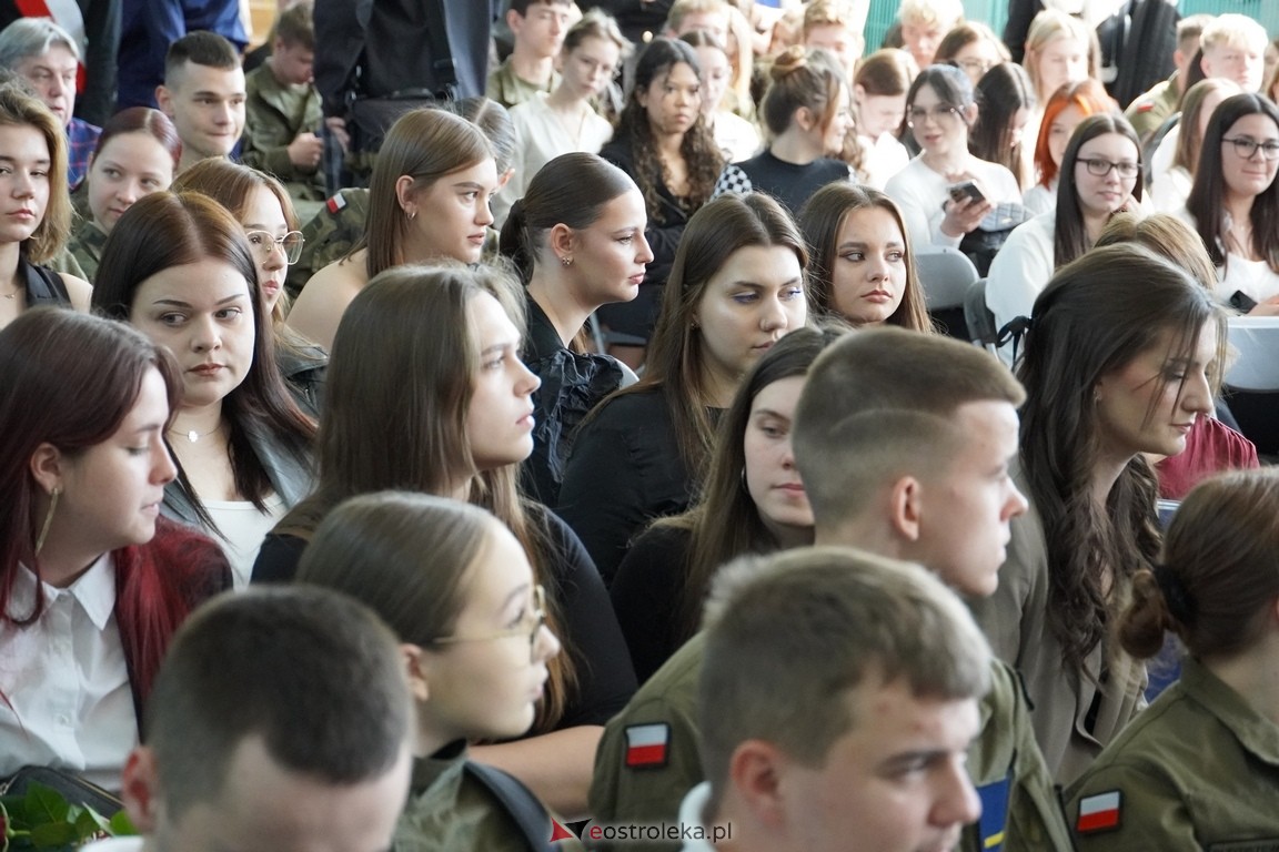 Zakończenie roku maturzystów w ZSZ Nr 2 w Ostrołęce [26.04.2024] - zdjęcie #21 - eOstroleka.pl