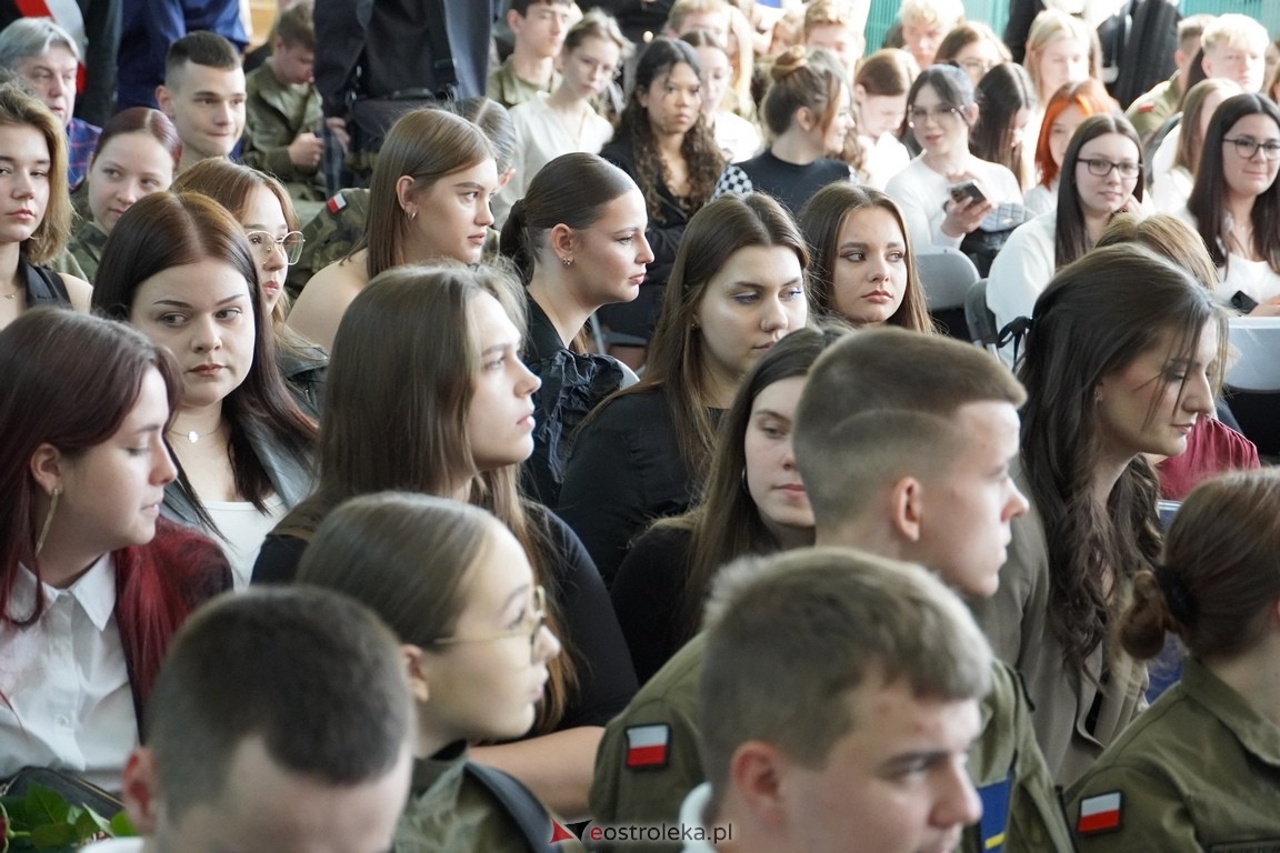 Zakończenie roku maturzystów w ZSZ Nr 2 w Ostrołęce [26.04.2024] - zdjęcie #47 - eOstroleka.pl