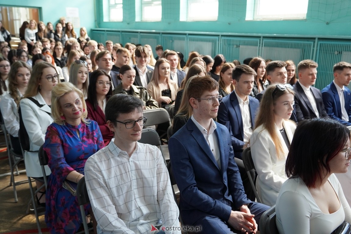 Zakończenie roku maturzystów w ZSZ Nr 2 w Ostrołęce [26.04.2024] - zdjęcie #37 - eOstroleka.pl