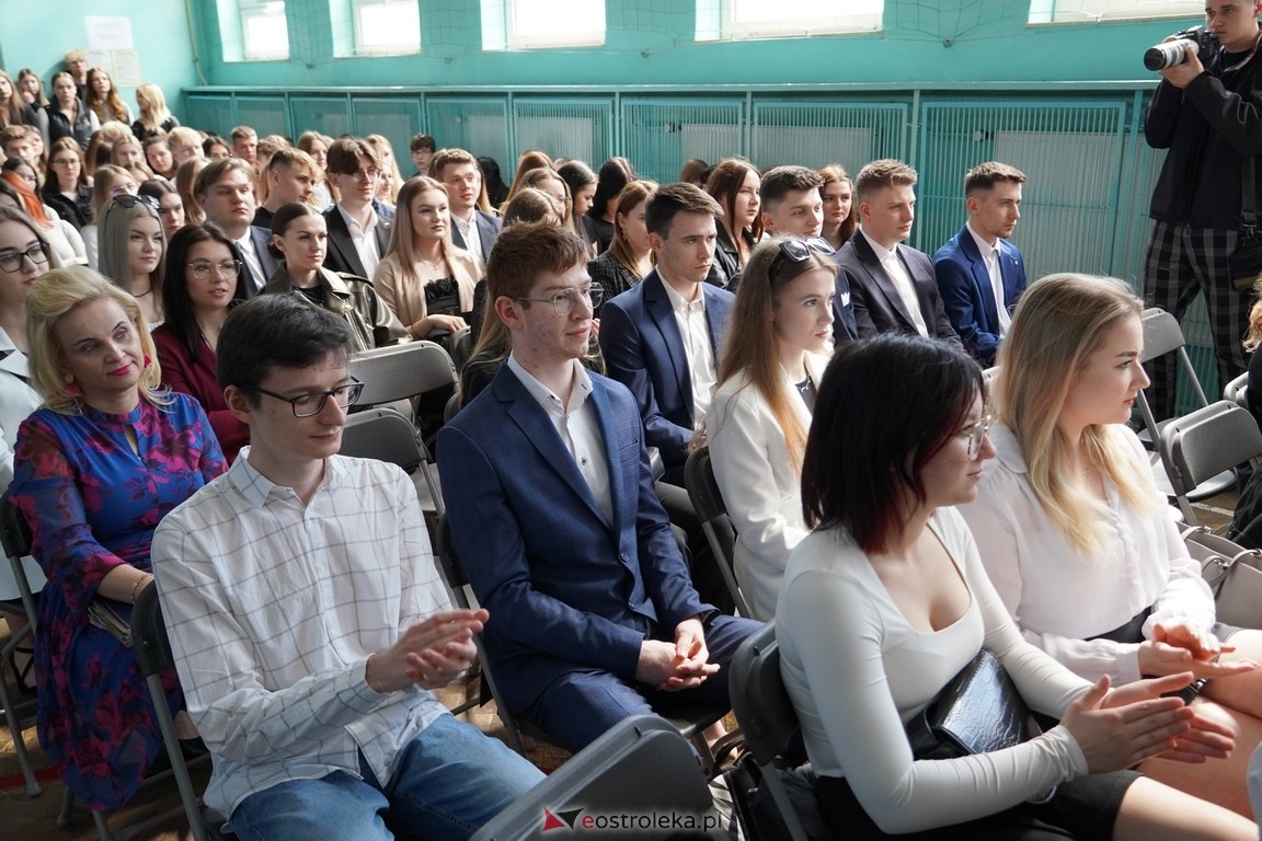Zakończenie roku maturzystów w ZSZ Nr 2 w Ostrołęce [26.04.2024] - zdjęcie #32 - eOstroleka.pl