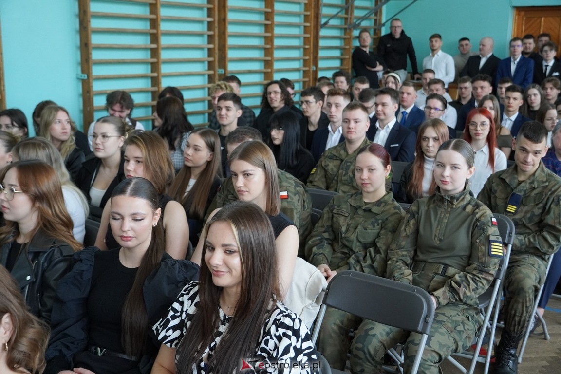 Zakończenie roku maturzystów w ZSZ Nr 2 w Ostrołęce [26.04.2024] - zdjęcie #33 - eOstroleka.pl