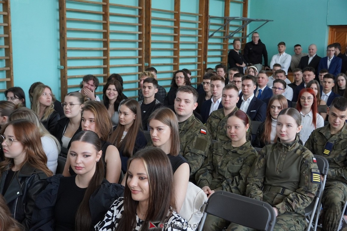 Zakończenie roku maturzystów w ZSZ Nr 2 w Ostrołęce [26.04.2024] - zdjęcie #36 - eOstroleka.pl