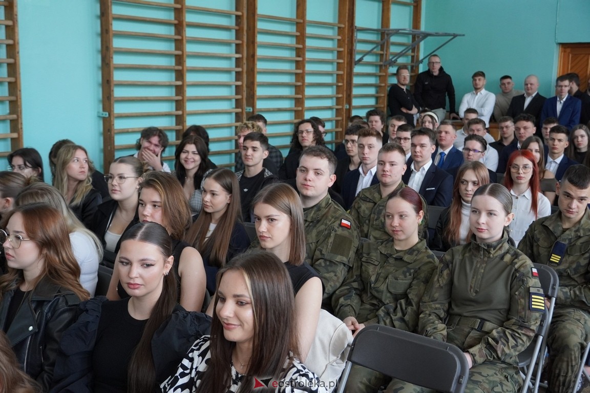 Zakończenie roku maturzystów w ZSZ Nr 2 w Ostrołęce [26.04.2024] - zdjęcie #32 - eOstroleka.pl