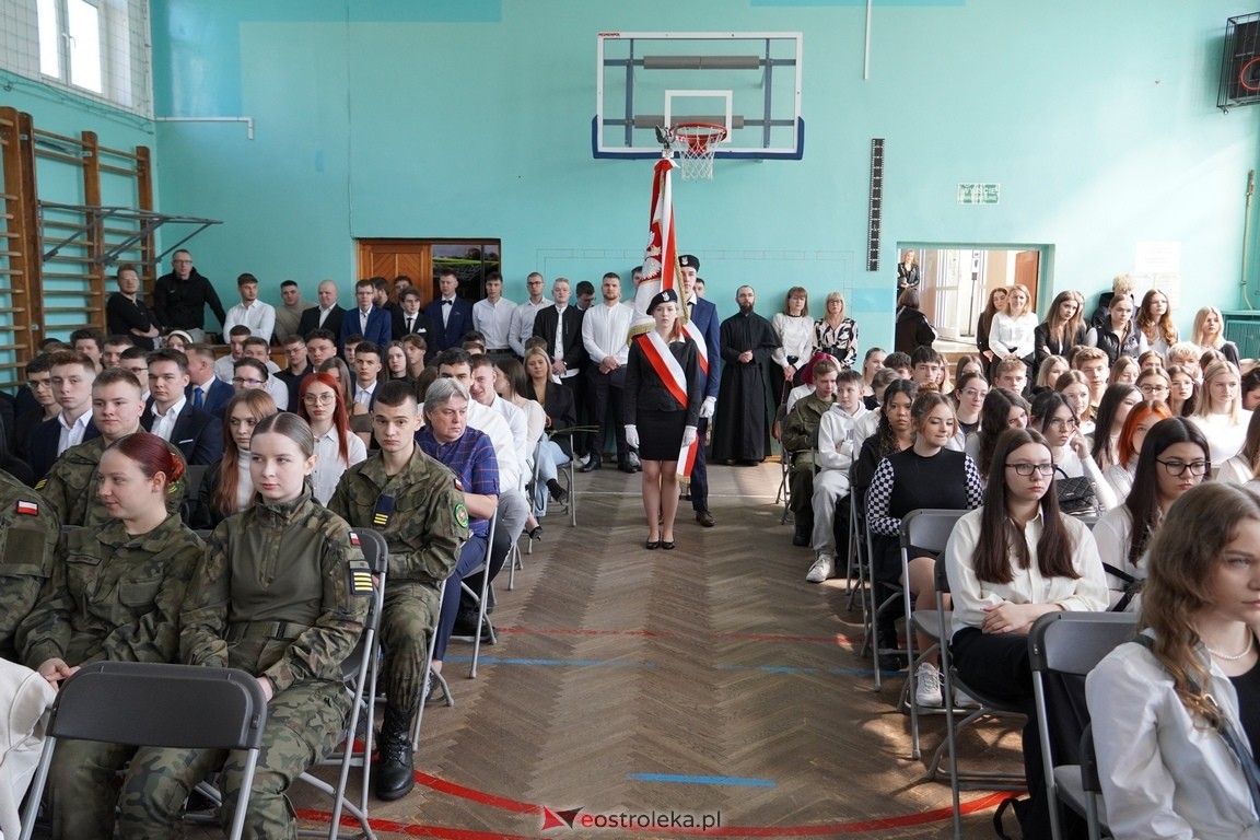 Zakończenie roku maturzystów w ZSZ Nr 2 w Ostrołęce [26.04.2024] - zdjęcie #37 - eOstroleka.pl
