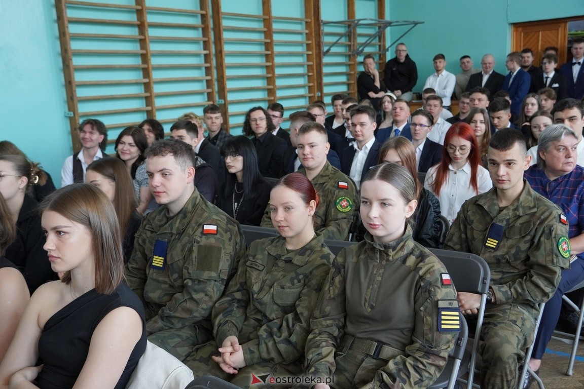 Zakończenie roku maturzystów w ZSZ Nr 2 w Ostrołęce [26.04.2024] - zdjęcie #28 - eOstroleka.pl