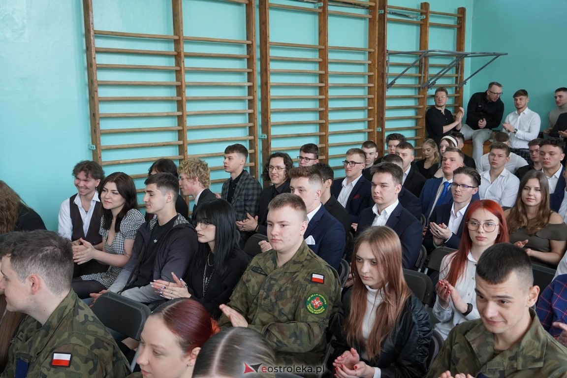 Zakończenie roku maturzystów w ZSZ Nr 2 w Ostrołęce [26.04.2024] - zdjęcie #26 - eOstroleka.pl