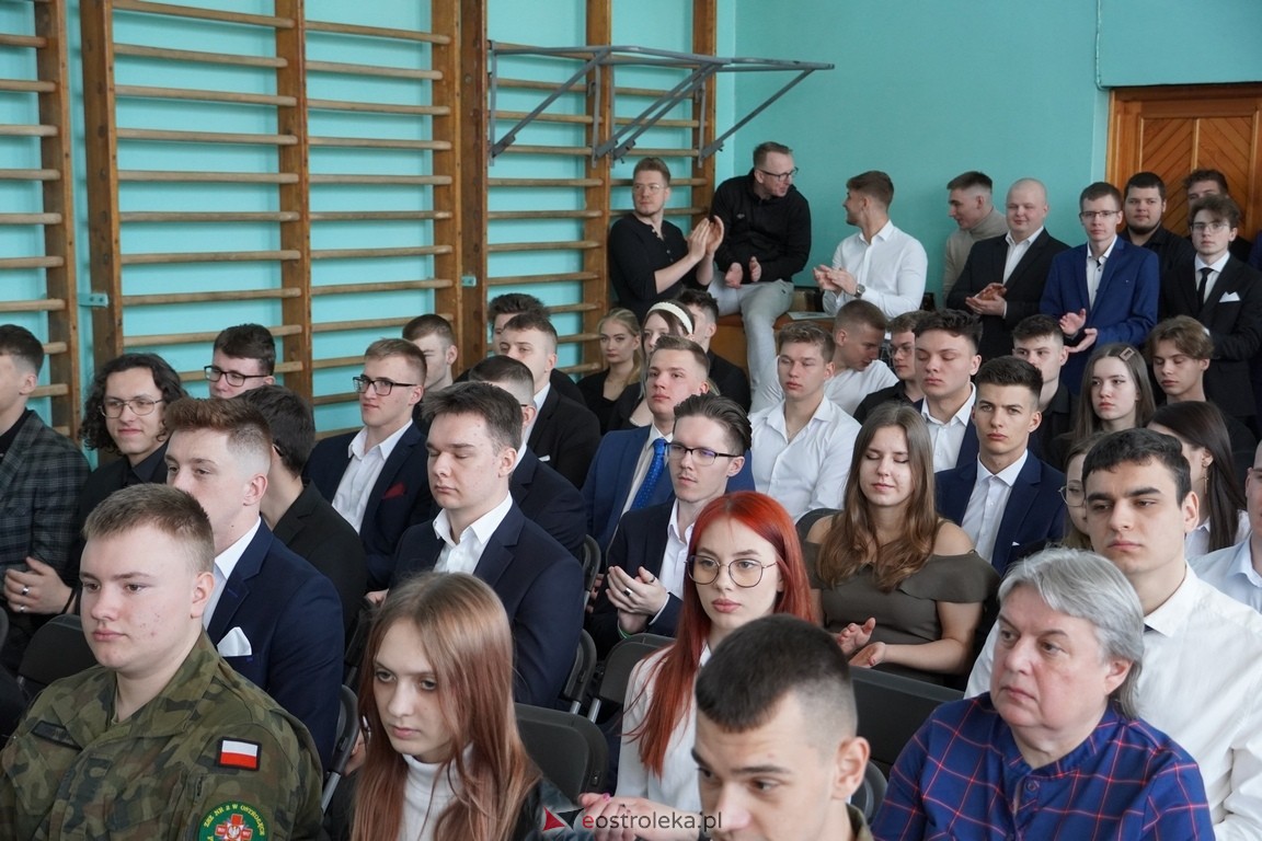 Zakończenie roku maturzystów w ZSZ Nr 2 w Ostrołęce [26.04.2024] - zdjęcie #25 - eOstroleka.pl