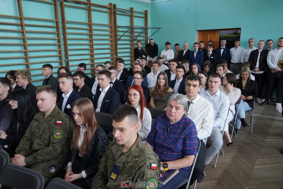 Zakończenie roku maturzystów w ZSZ Nr 2 w Ostrołęce [26.04.2024] - zdjęcie #24 - eOstroleka.pl