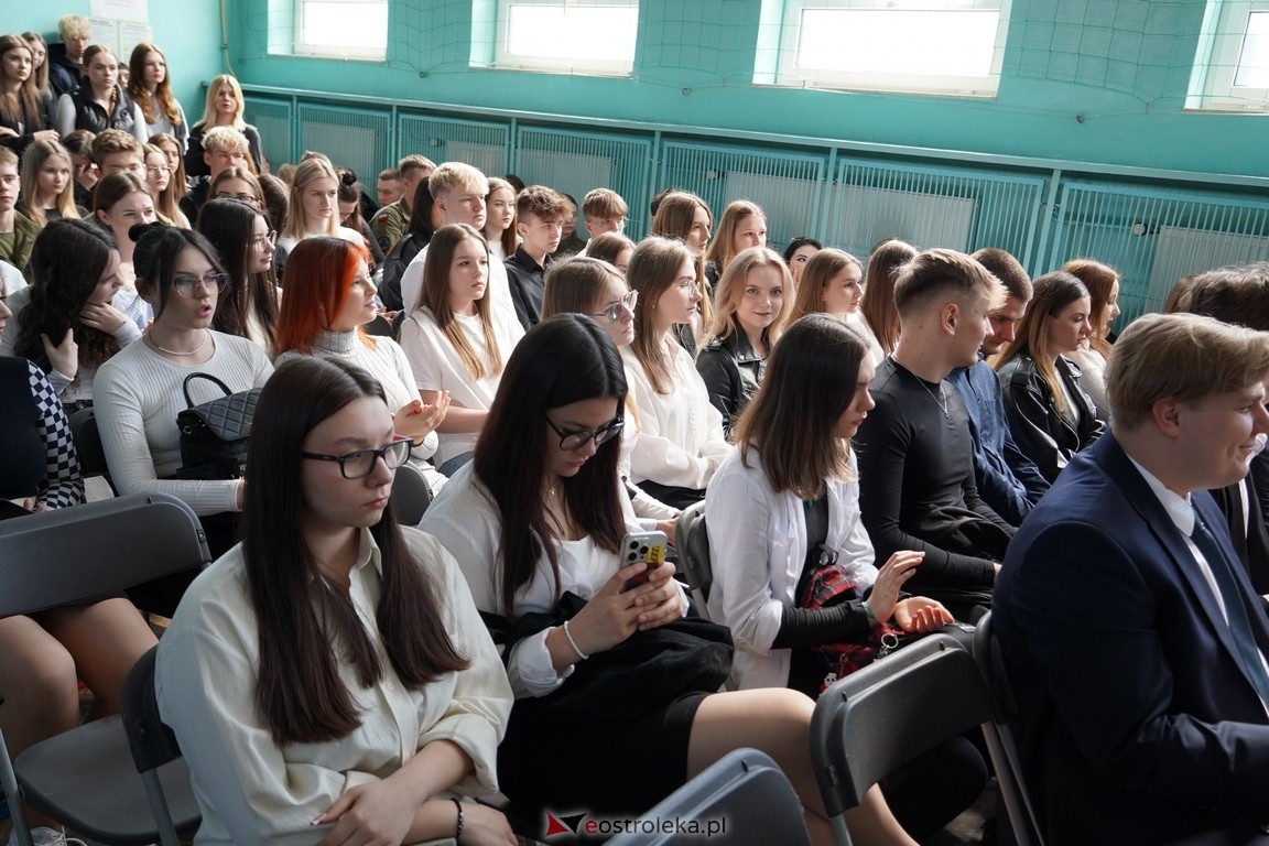 Zakończenie roku maturzystów w ZSZ Nr 2 w Ostrołęce [26.04.2024] - zdjęcie #46 - eOstroleka.pl
