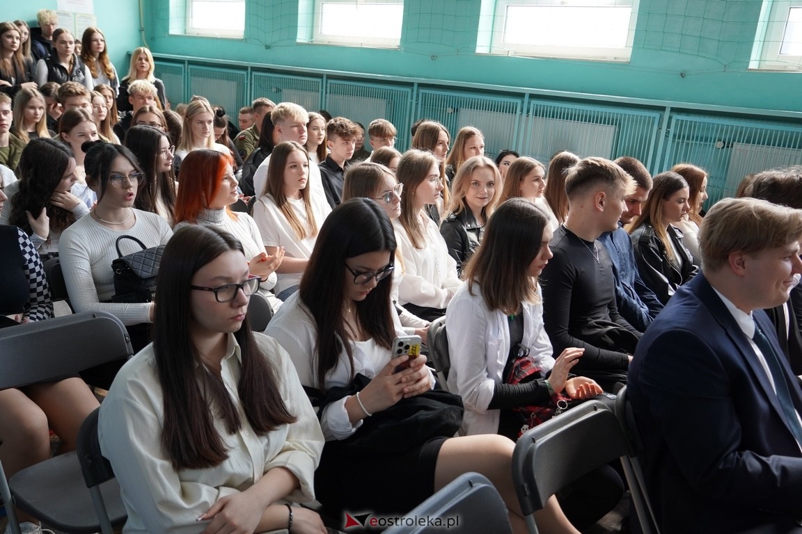 Zakończenie roku maturzystów w ZSZ Nr 2 w Ostrołęce [26.04.2024] - zdjęcie #22 - eOstroleka.pl