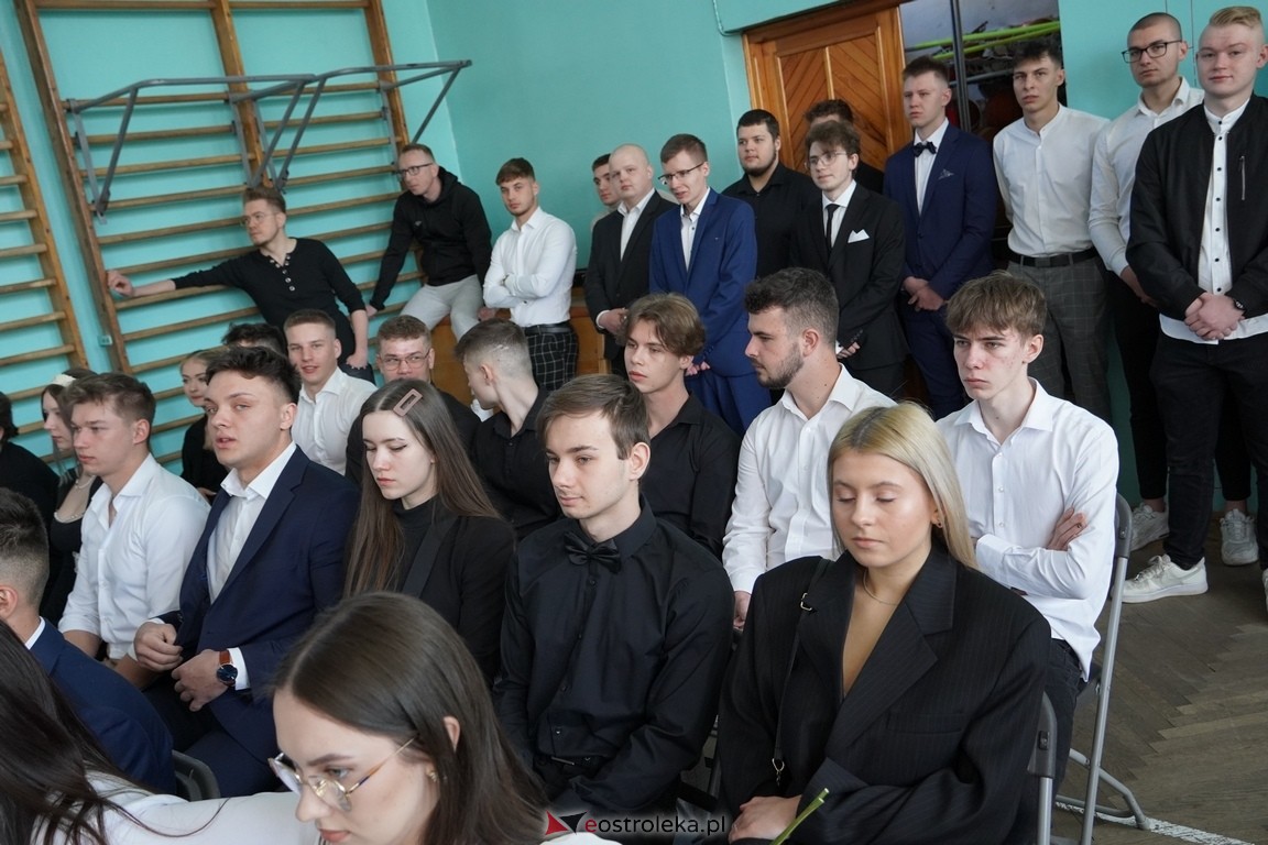 Zakończenie roku maturzystów w ZSZ Nr 2 w Ostrołęce [26.04.2024] - zdjęcie #13 - eOstroleka.pl