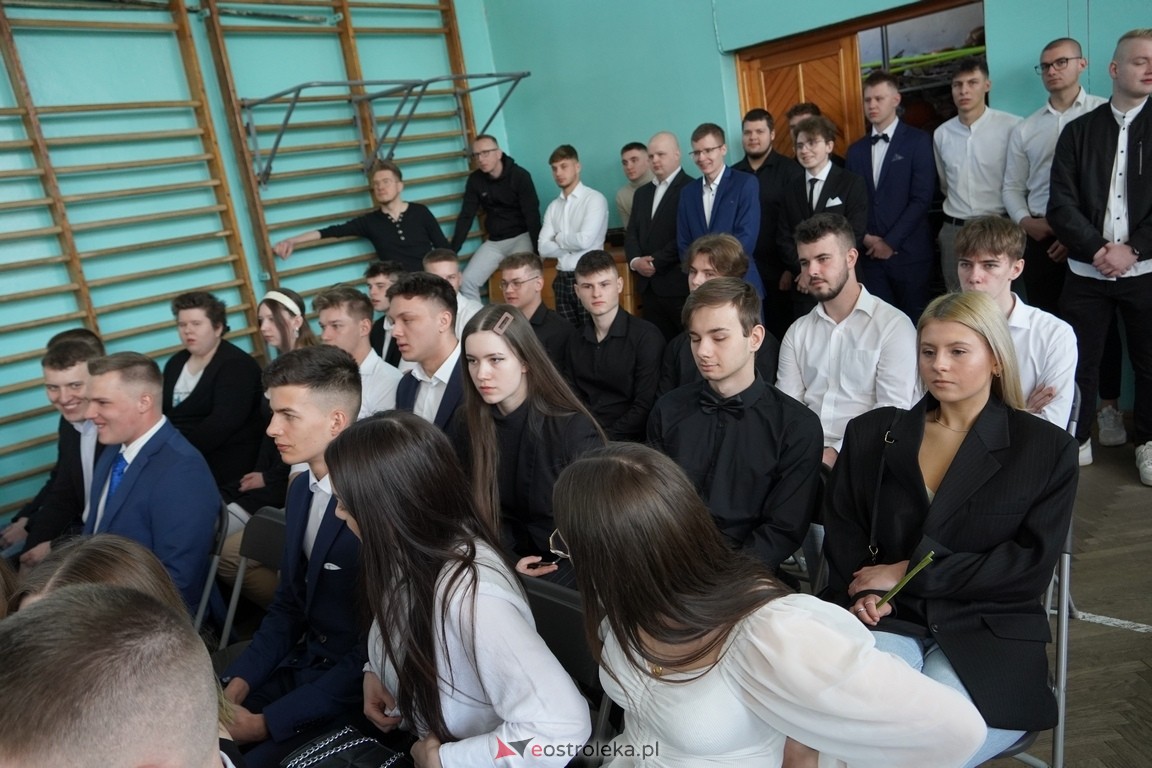 Zakończenie roku maturzystów w ZSZ Nr 2 w Ostrołęce [26.04.2024] - zdjęcie #12 - eOstroleka.pl