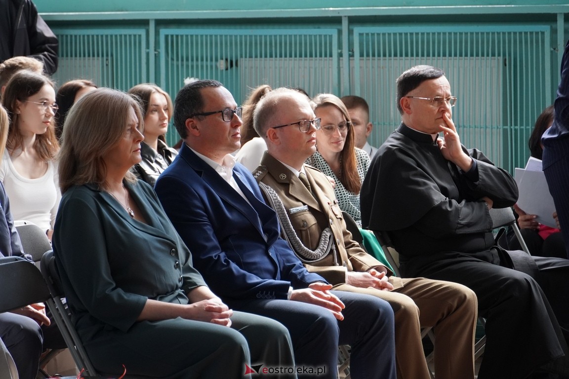Zakończenie roku maturzystów w ZSZ Nr 2 w Ostrołęce [26.04.2024] - zdjęcie #6 - eOstroleka.pl
