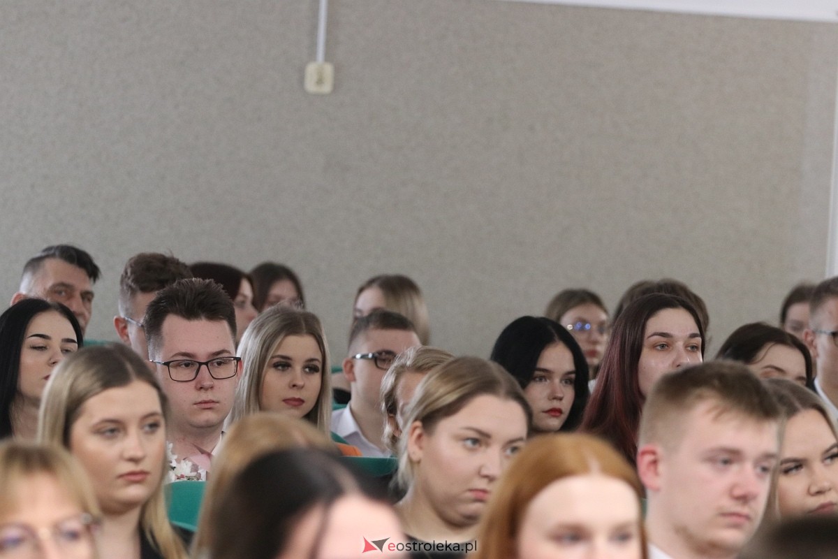 Zakończenie roku maturzystów ZSZ 4 w Ostrołęce [26.04.2024] - zdjęcie #57 - eOstroleka.pl