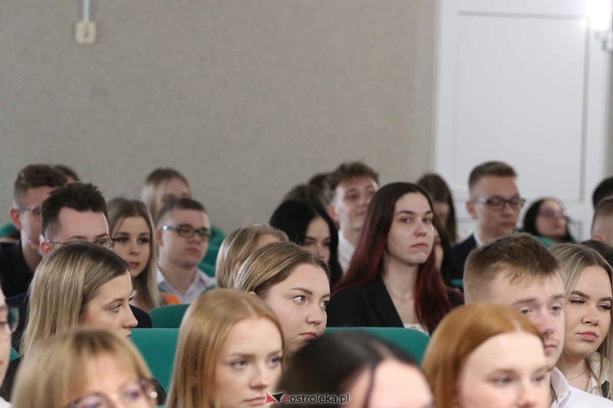 Zakończenie roku maturzystów ZSZ 4 w Ostrołęce [26.04.2024] - zdjęcie #43 - eOstroleka.pl