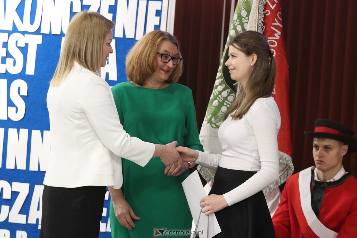 Zakończenie roku maturzystów ZSZ 4 w Ostrołęce [26.04.2024] - zdjęcie #37 - eOstroleka.pl