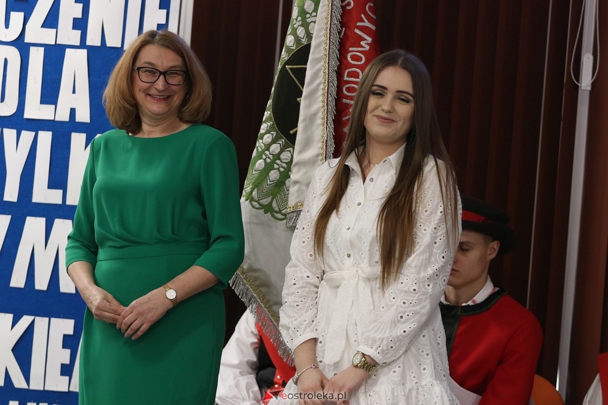 Zakończenie roku maturzystów ZSZ 4 w Ostrołęce [26.04.2024] - zdjęcie #35 - eOstroleka.pl