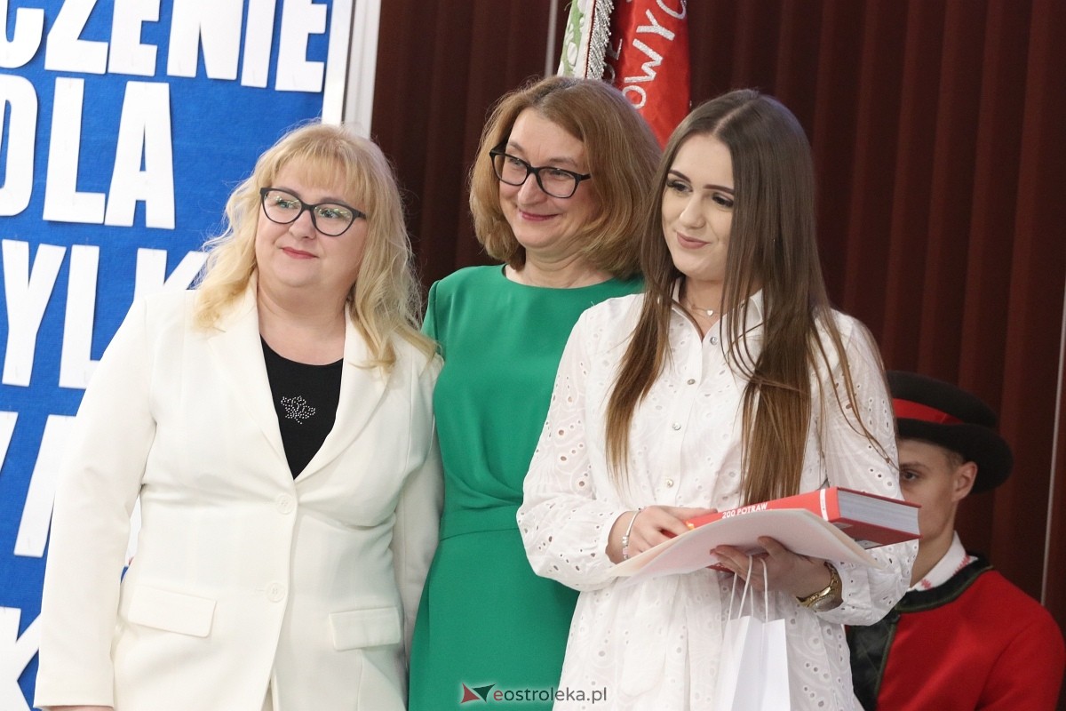 Zakończenie roku maturzystów ZSZ 4 w Ostrołęce [26.04.2024] - zdjęcie #29 - eOstroleka.pl