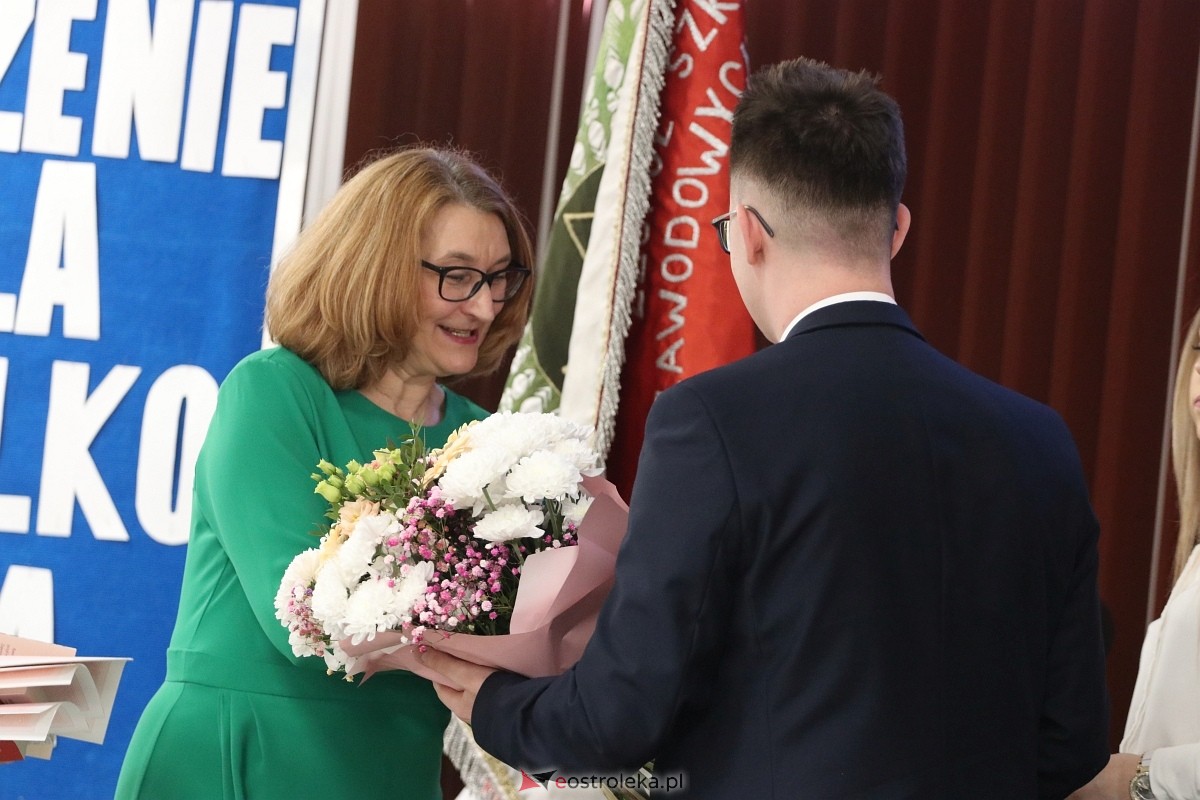 Zakończenie roku maturzystów ZSZ 4 w Ostrołęce [26.04.2024] - zdjęcie #27 - eOstroleka.pl